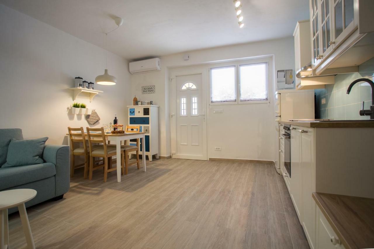 Cozy Coastal Gama Apartament